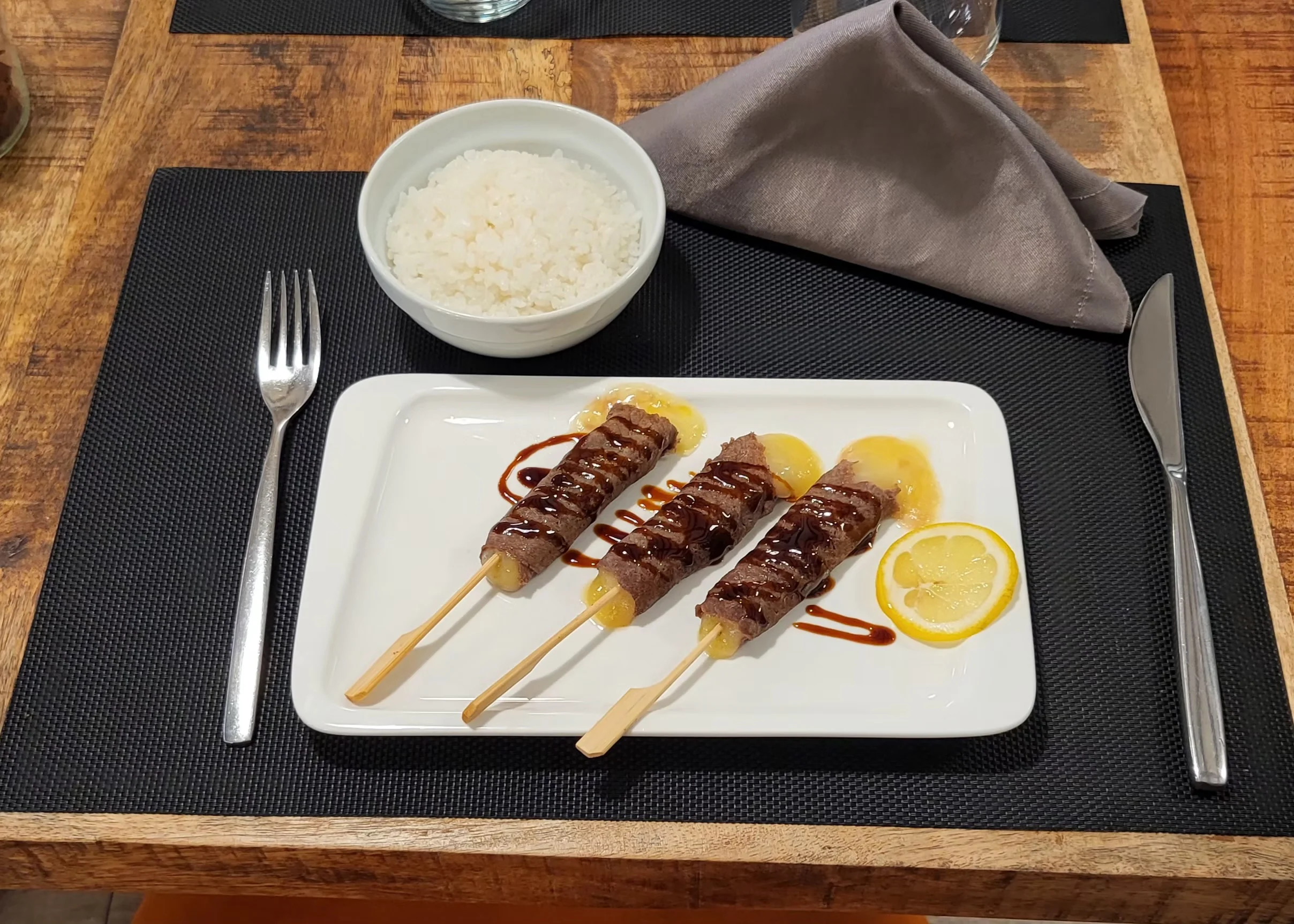 Brochettes de bœuf et riz